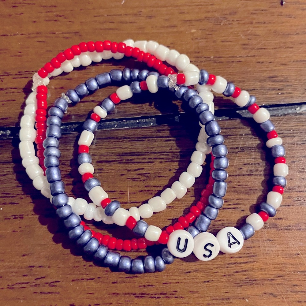 Seed bead USA bracelet set. fits a 6.5 inch wrist
